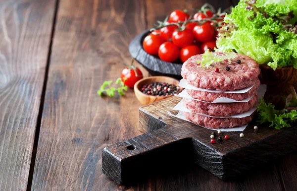 Nyers darált marhahús Burger steak szeletek — Stock Fotó