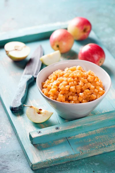 Remplissage de pommes maison pour tartes — Photo