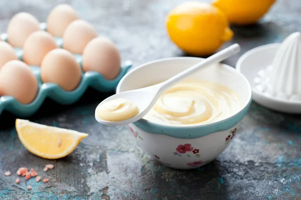 Homemade Lemon White Chocolate Custard Cream Pudding Curd Bowl Selective — Stock Photo, Image