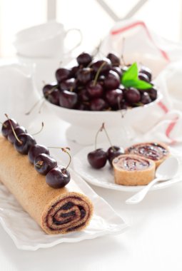 Cake roll ile Vişne Reçeli