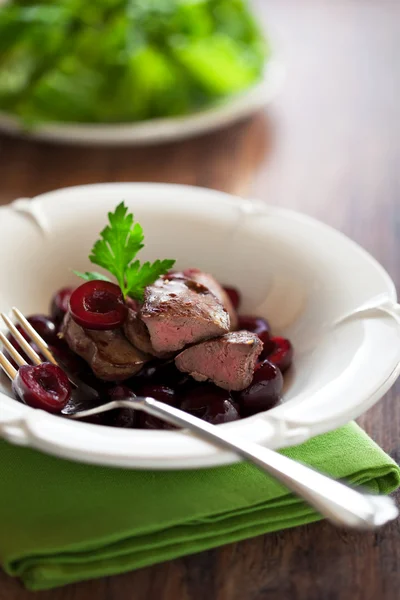 Fried chicken liver with cherry salsa — Stock Photo, Image