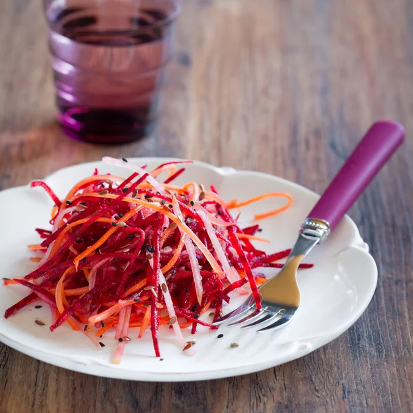 Ensalada de remolacha, zanahoria y pera — Foto de Stock