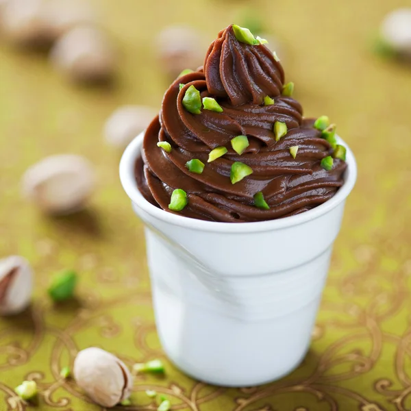 Mousse de chocolate, aguacate y pistacho — Foto de Stock