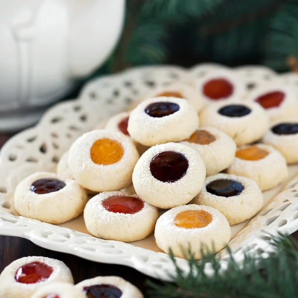 Marmellata goccia biscotti sul piatto — Foto Stock