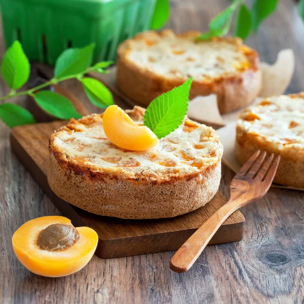 Mini torta con albicocca — Foto Stock