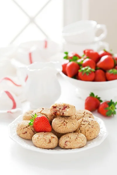 Oat bran, coconut and strawberry cookies — Stock Photo, Image