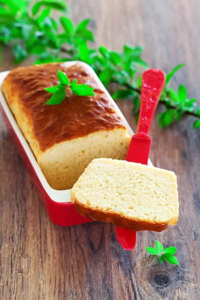 Torta di pane con formaggio e aglio — Foto Stock