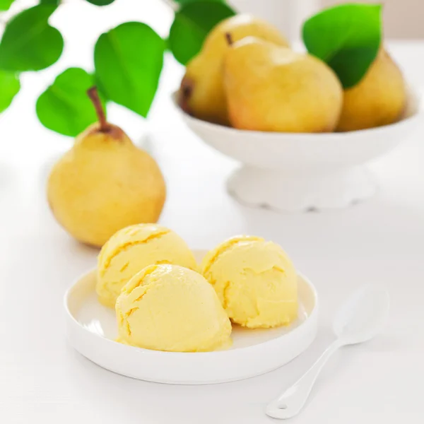 Homemade pear ice cream — Stock Photo, Image