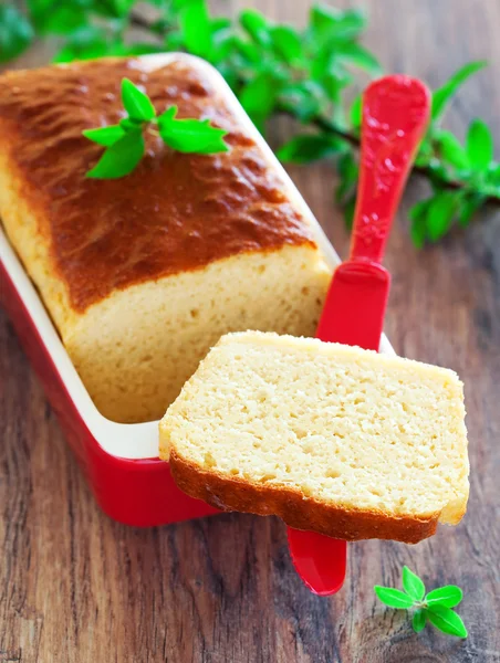 Torta di pane con formaggio e aglio — Foto Stock