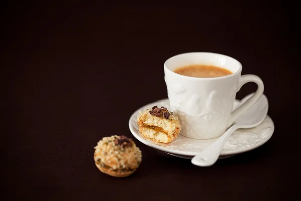 Soubory cookie s marmeládou a oříšky — Stock fotografie