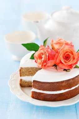 Krem peynirli havuçlu kek.