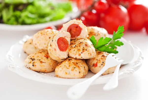 Hühnerfrikadellen mit Kirschtomaten — Stockfoto