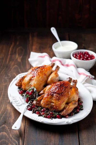 Roasted chicken with wild rice — Stock Photo, Image