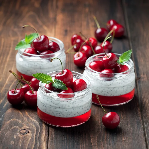 Chia seeds yogurt puddings — Stockfoto