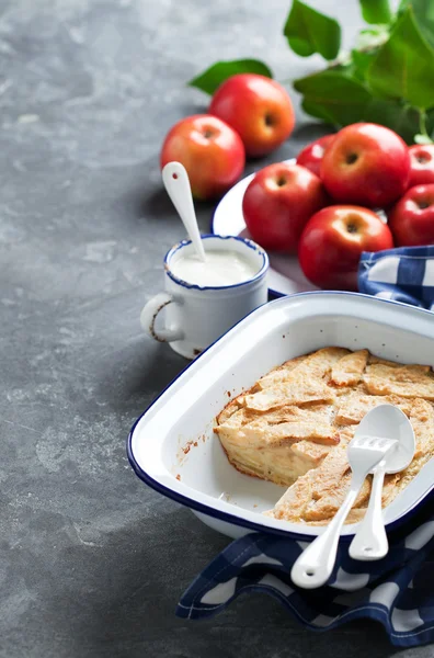 Koláč jablka Clafoutis — Stock fotografie