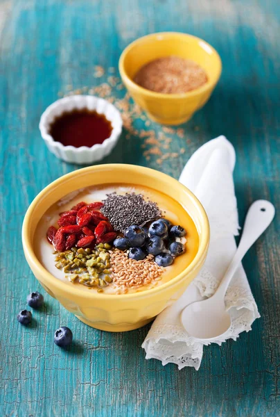 Healthy breakfast yogurt in bowl — Stock Photo, Image