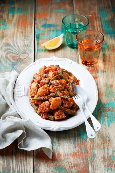 Okra, légumes et ragoût de viande — Photo