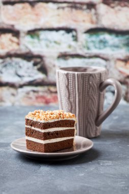 çikolata ve fındık katmanları kek