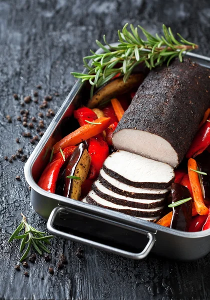 Asado de cerdo en té negro —  Fotos de Stock