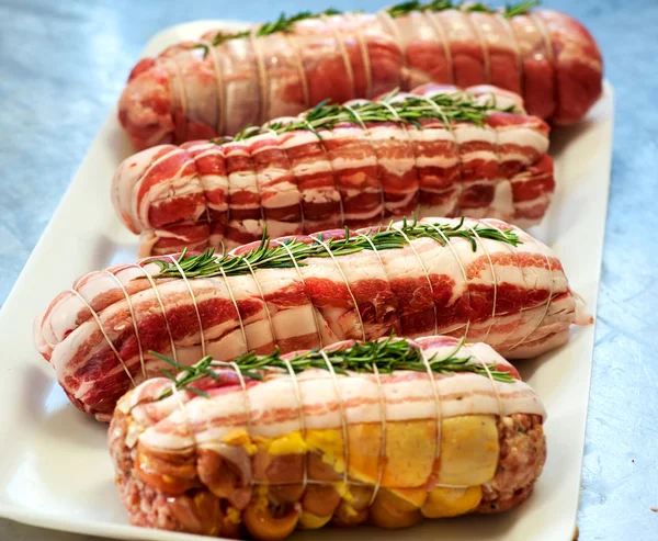Tied up raw rolled veal bundles — Stock Photo, Image