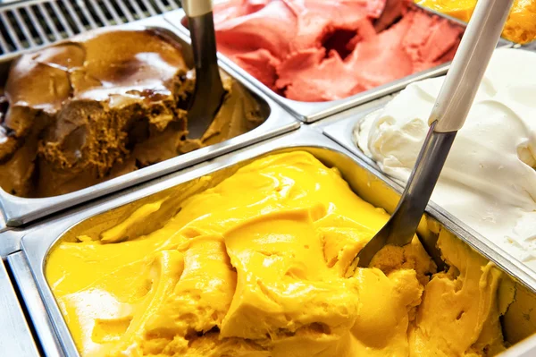 Assorted flavors of ice cream in metal tubs — Stock Photo, Image