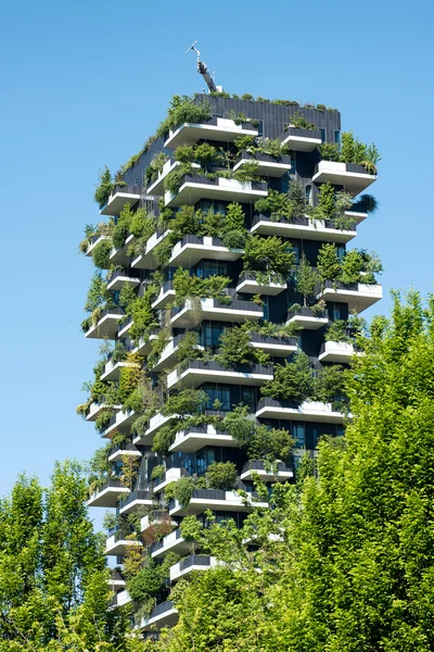 Edificio forestal vertical en Milán, Italia — Foto de Stock