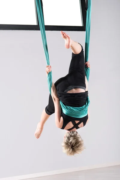 Woman performing an aerial yoga somersault — Stock Photo, Image