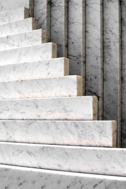 Beyaz mermer anıt mimari detay