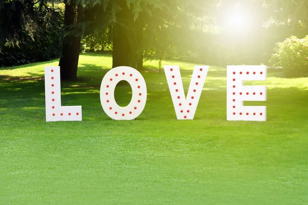 Decorative Lettering Love Wedding Venue Displayed Neat Green Lawn Shady — Stock Photo, Image