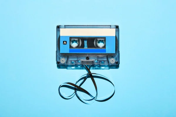 Bovenaanzicht Van Vintage Ouderwetse Plastic Compacte Audio Cassette Met Verstrengelde — Stockfoto