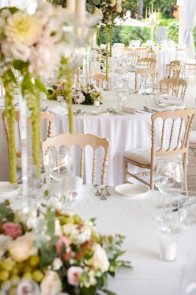 Wedding Venue Outdoors Garden Stylish Decor Place Settings White Tables — Stock Photo, Image