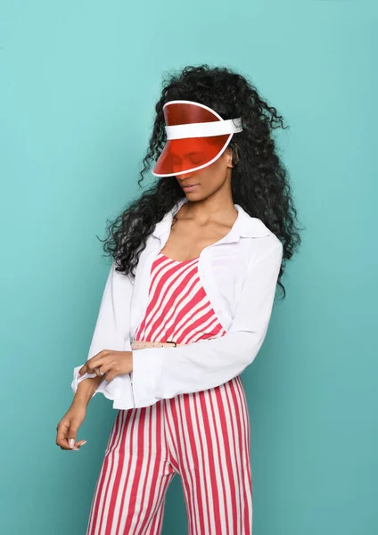 Trendy Black Women Stylish Red White Ensemble Vintage Visor Peak — 스톡 사진