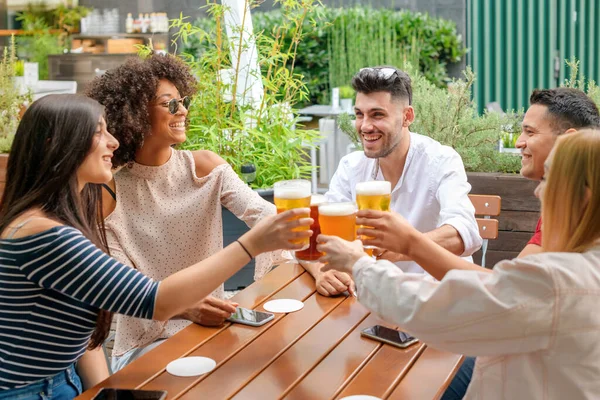 Group Diverse Young Friends Celebrating Open Air Restaurant Pub Toasting — Foto Stock