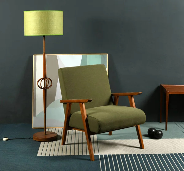 Retro 70S Armchair Placed Carpet Lamp Abstract Picture Gray Wall — Stockfoto