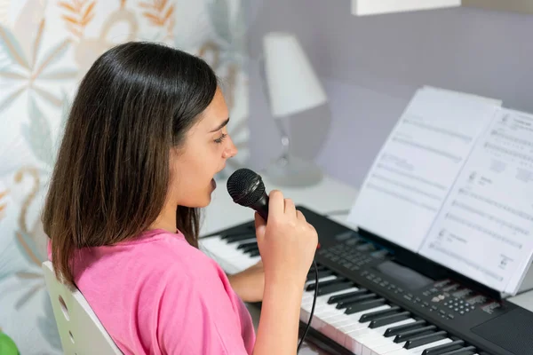 Side View Talented Teen Girl Microphone Performing Song Playing Electric — Stock Photo, Image