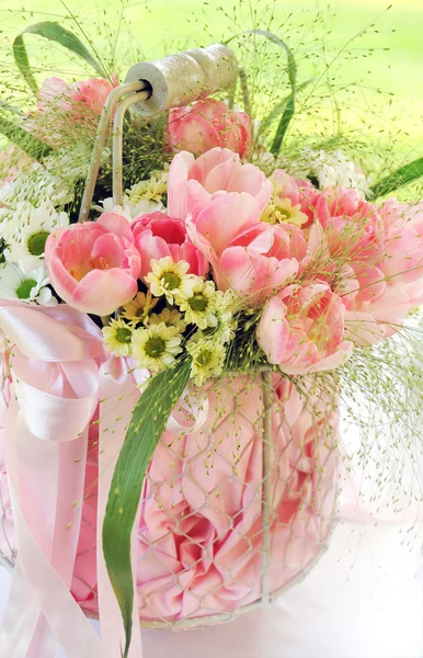 Bouquet of fresh pink flowers in a vase — Stock Photo, Image