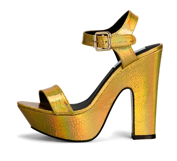 Elegantní kovový zlatou lodičkou sandály — Stock fotografie