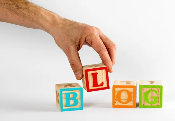 Ручное написание блога слова с блоками — стоковое фото
