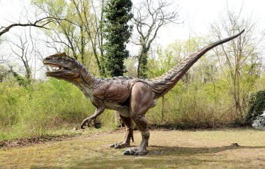 Saltriosaurus dinozor modeli açık havada profili