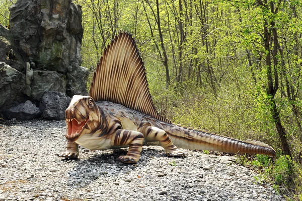 Model Dimetrodon dinosaura s otevřenými ústy — Stock fotografie