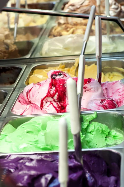 Colorful display of fruity Italian ice cream — Stock Photo, Image