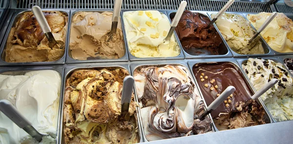 Display window of assorted ice cream flavours — Stock Photo, Image