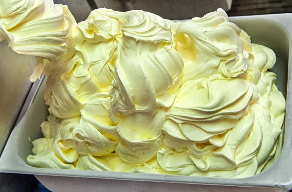 Helado de vainilla hecho a mano —  Fotos de Stock