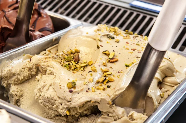 Delizioso gelato al pistacchio di nocciole — Foto Stock