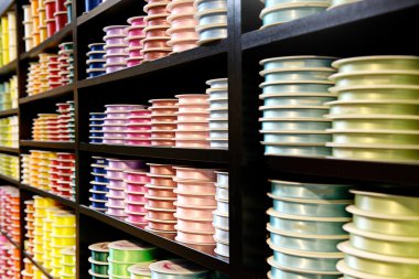 Ahşap ekran Stand çeşitli renkli şeritler