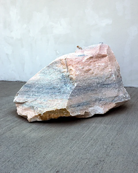 Büyük doğal kumtaşı parçası