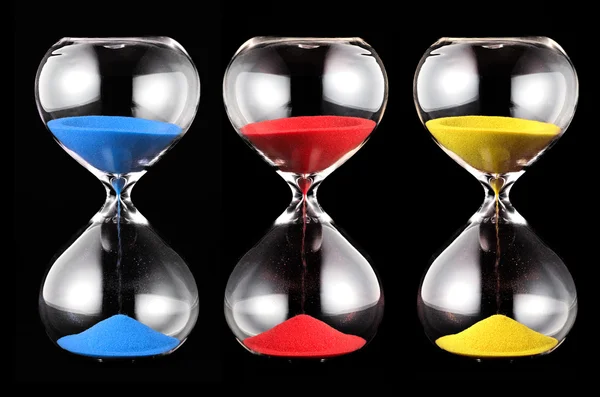 Renkli kum ile üç hourglasses — Stok fotoğraf