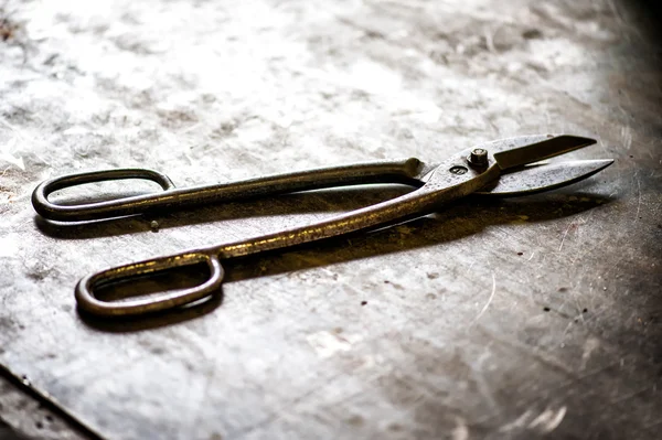 Pair of tin snips or metal shears — Stock Photo, Image