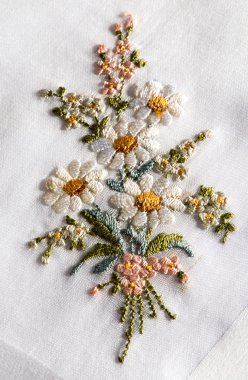 Bir buket çiçek dekoratif nakış