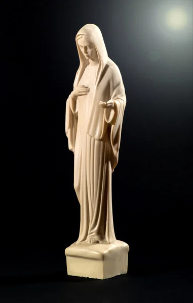 Statua della Vergine Maria sul nero Immagine Stock